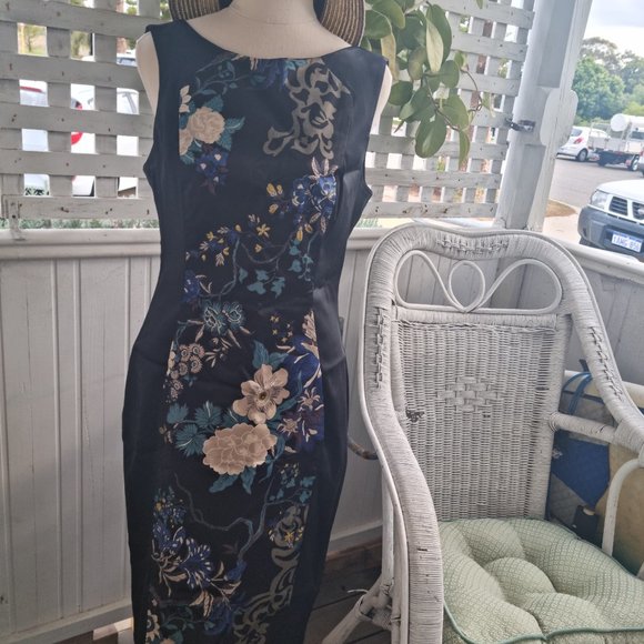 Floral satin look dress - Picture 2 of 5
